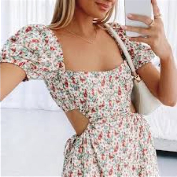 NWT WAYF Tiered Cut out Floral Maxi S - Picture 15 of 15